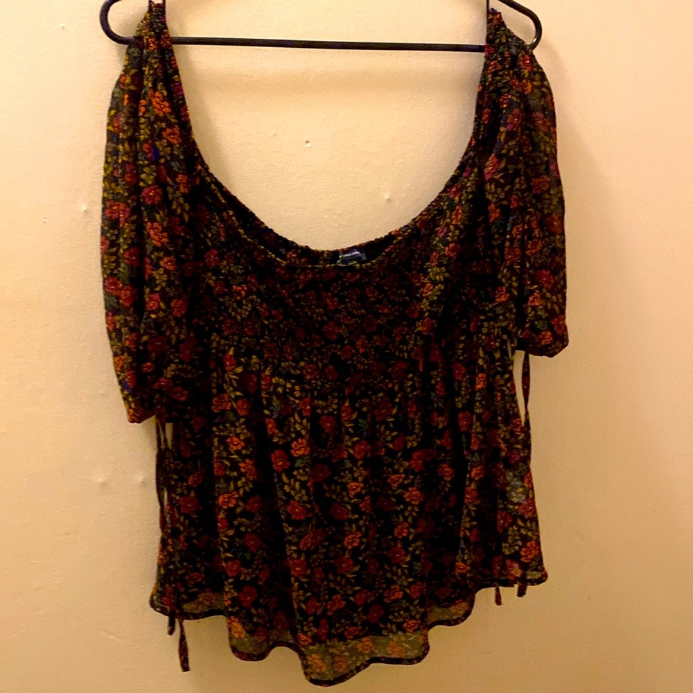 American Eagle Outfitters off shoulder black floral cropped top S
